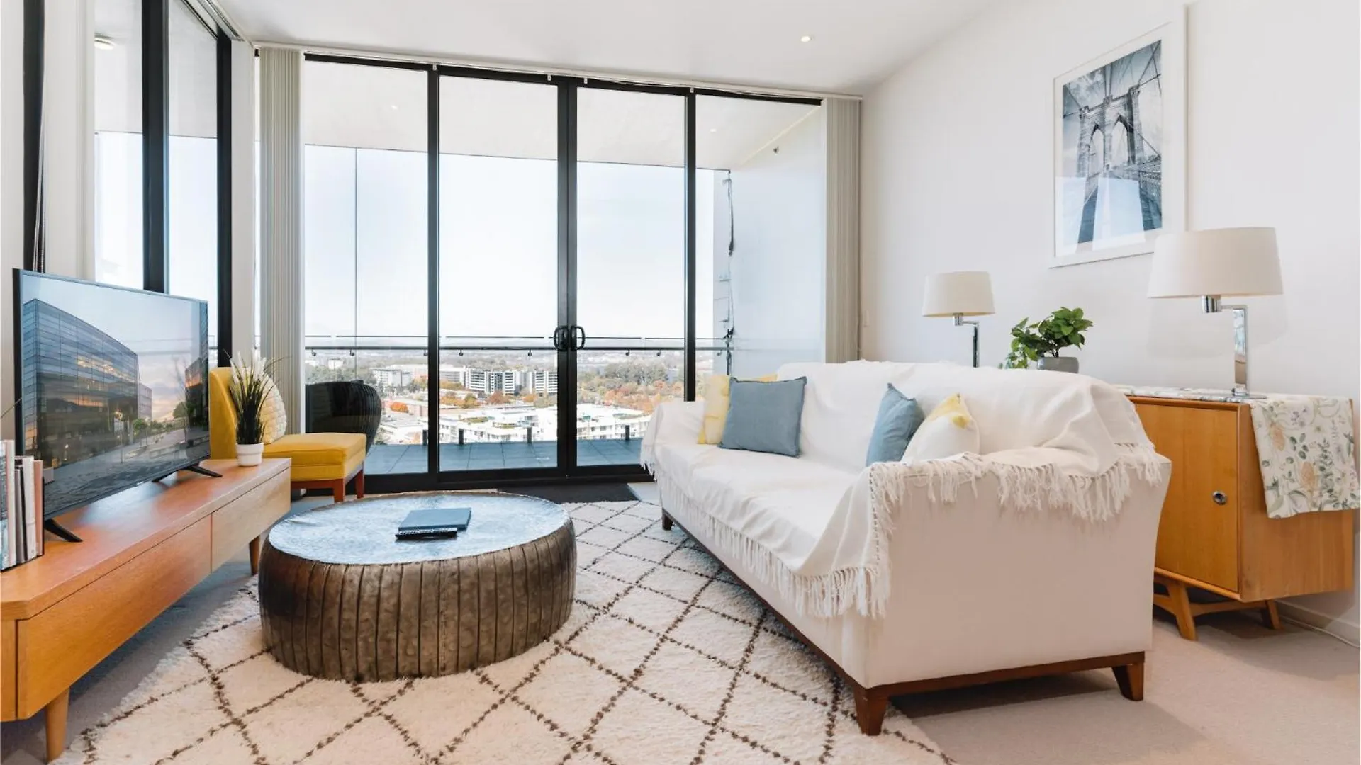1-Bed With Amazing Views, Pool, Gym, Bbq & Parking Apartment Canberra