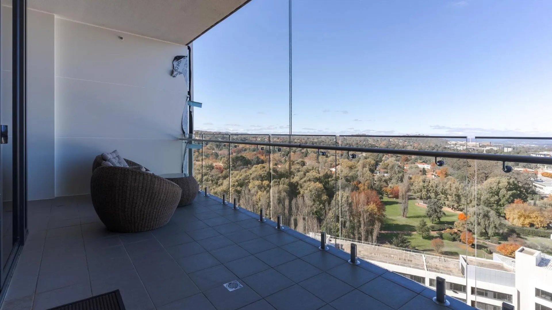 1-Bed With Amazing Views, Pool, Gym, Bbq & Parking Apartment Canberra